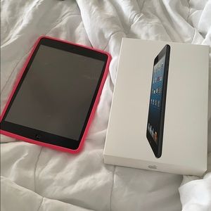 iPad Mini with silicone case and screen protector